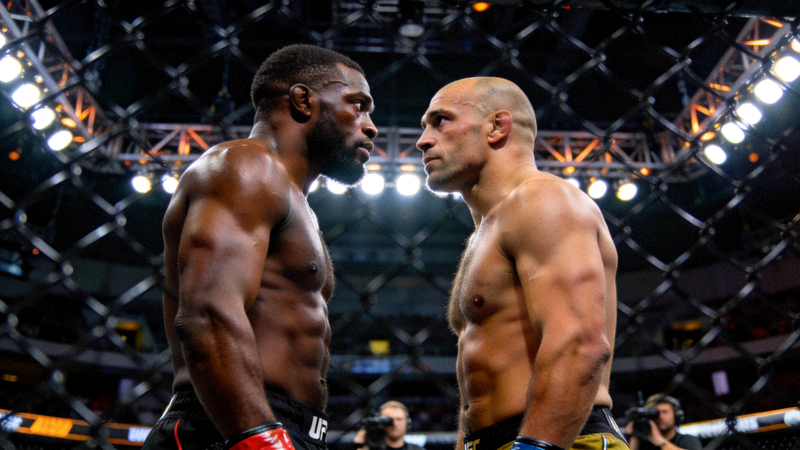 UFC 296主赛爱德华兹与卡温顿在八角笼内对视的精彩瞬间